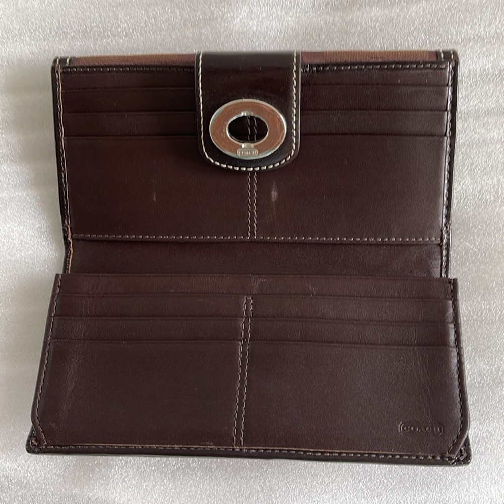 Coach Chocolate & Mahogany CC Turnlock Wallet w rear flap over Section CLEAN - Picture 3 of 8